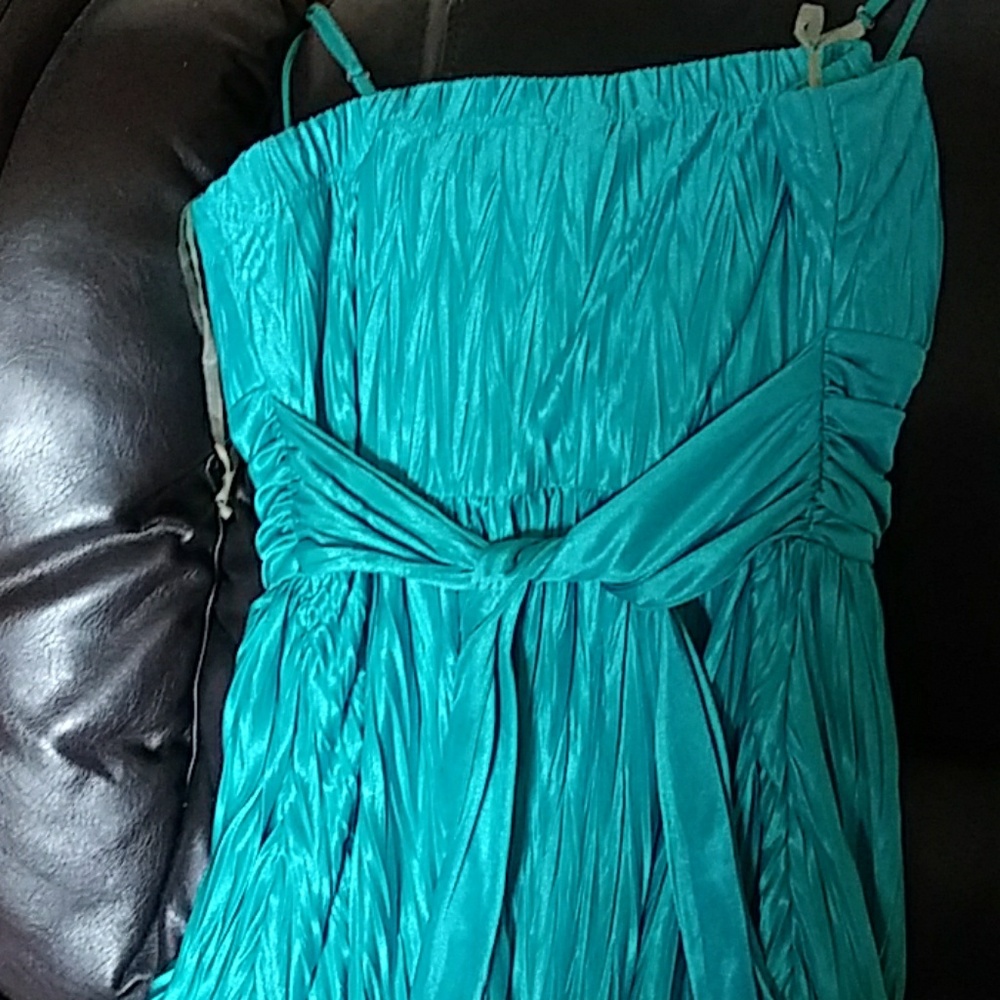Beautiful Dress - Picture 3 of 5